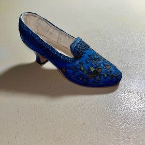 💙 Just the Right Shoe The Empress Miniature Figurine